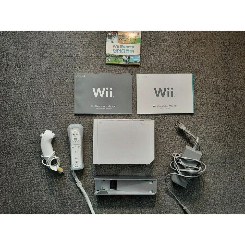 Nintendo Wii Console With Wii Sports Game Bundle Lot System controllers & manual